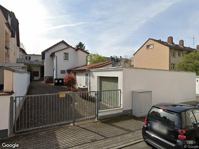 Zwangsversteigerung: Mehrfamilienhaus in Frankfurt am Main, Preungesheim