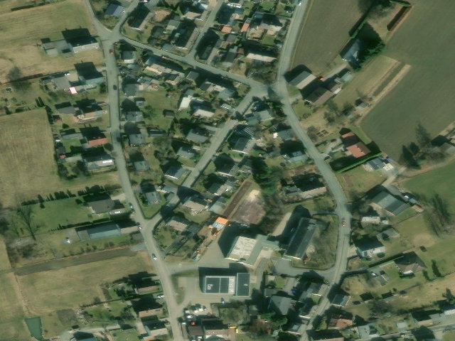 Zwangsversteigerung: Einfamilienwohnhaus mit Doppelgarage in Sparneck