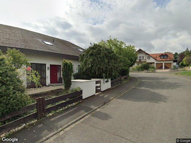 Zwangsversteigerung: Garage, Wohnhaus mit vier Wohnungen; Carport in Höchstadt