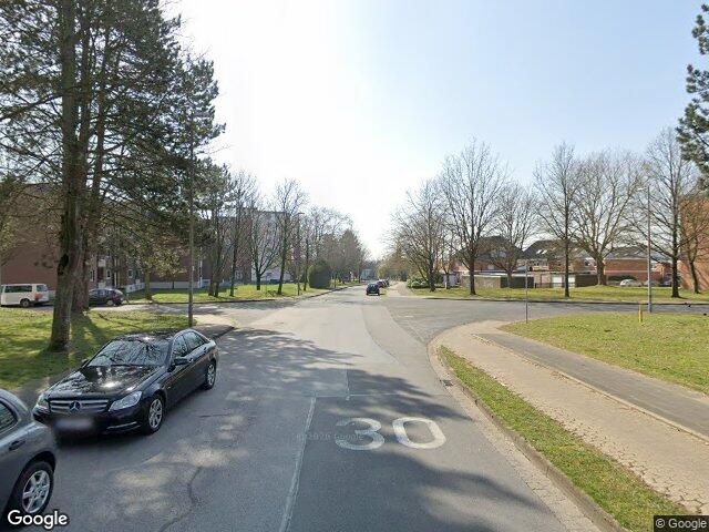 Zwangsversteigerung: Kfz-Stellplatz, Eigentumswohnung (3 bis 4 Zimmer) in Hiddenhausen