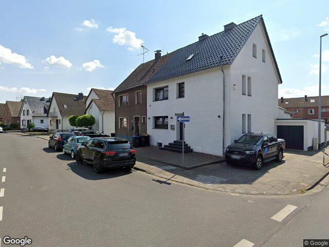 Zwangsversteigerung: unbebautes Grundstück, Garage, Doppelhaushälfte, Grundstücke Gemarkung Bergheim Flur 1, Flurstück 205, bebaut mit einer vollunterkellerten, zweigeschossigen Einfamilien-Doppelhaushälfte mit vermutlich nicht ausgebautem