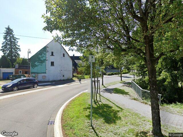 Zwangsversteigerung: freistehendes unterkellertes Wohnhaus in Hellenhahn-Schellenberg