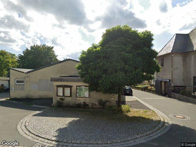 Zwangsversteigerung: Einfamilienwohnhaus mit Garage in Geroldsgrün, Langenbach