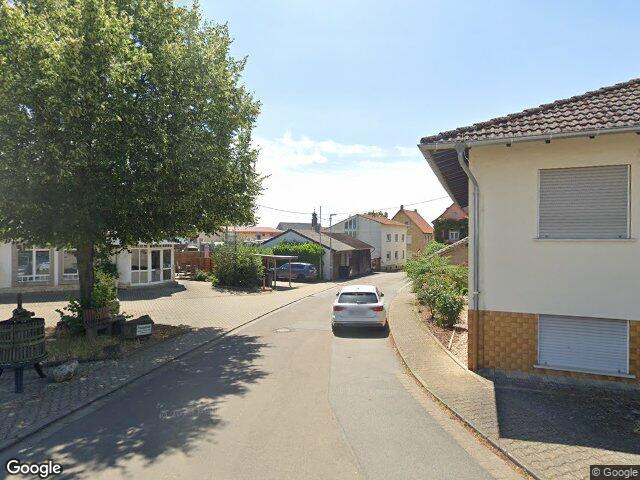 Zwangsversteigerung: Einfamilienhaus, unbebautes Grundstück in Lörzweiler