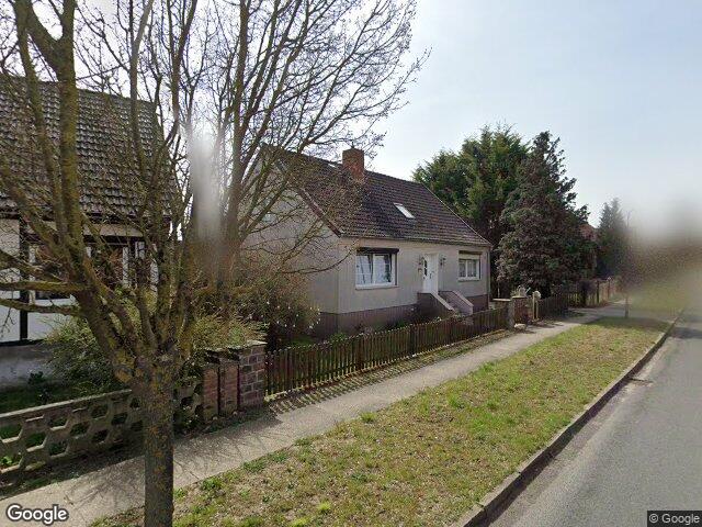 Zwangsversteigerung: Einfamilienwohnhaus mit Nebengelass in Everingen