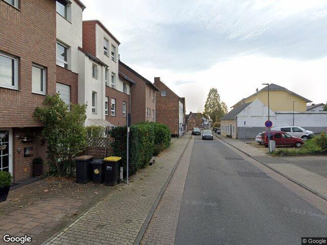 Zwangsversteigerung: Garage, Mehrfamilienhaus in Kerpen, Türnich