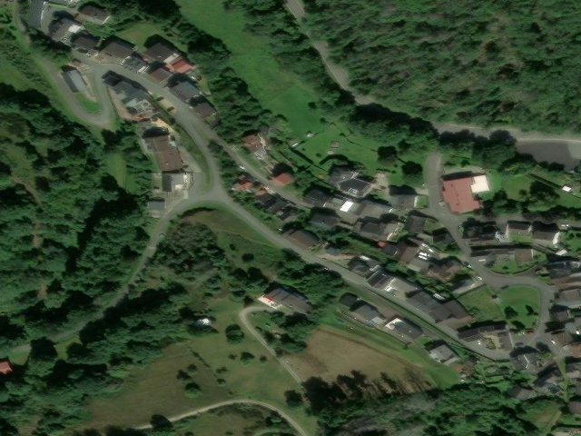 Zwangsversteigerung: Einfamilienhaus, unbebautes Grundstück in Schlangenbad-Obergladbach