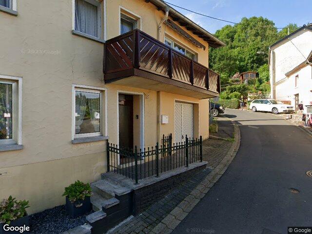 Zwangsversteigerung: freistehendes Einfamilienhaus, Baugrundstück mit teilrekonstruiertem Hauptgebäude eines römerzeitlichen Gutshofes, Waldgrundstück in Waxweiler