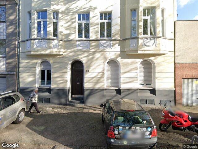 Zwangsversteigerung: Mehrfamilienhaus in Krefeld, Dießem-Lehmheide