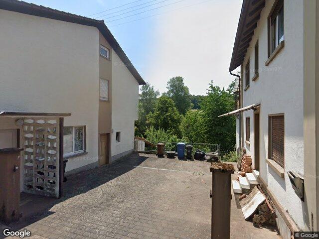 Zwangsversteigerung: Einfamilienhaus, Garage in Neuhemsbach