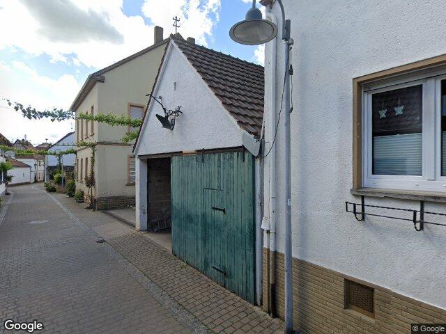 Zwangsversteigerung: Einfamilienhaus, einseitig angebautes, zweigeschossiges, unterkellertes in Guldental