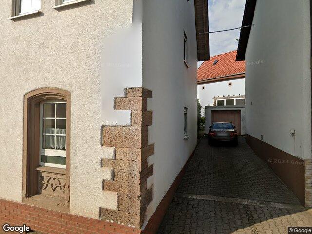 Zwangsversteigerung: Einfamilienhaus, Garage in Winnweiler