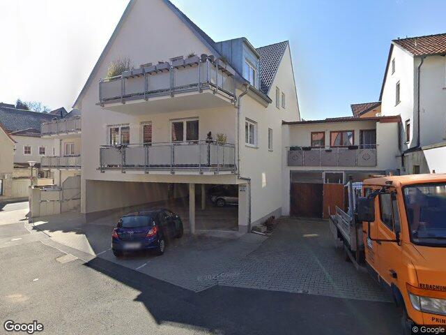 Zwangsversteigerung: Doppelhaushälfte und Nebengebäude in Höchberg