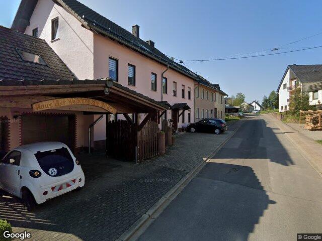 Zwangsversteigerung: Einfamilienhaus, Garage in Grimburg