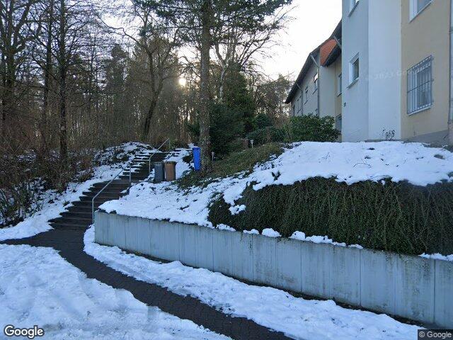 Zwangsversteigerung: Einfamilienhaus, Kfz-Stellplatz in O