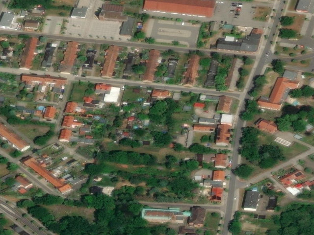 Zwangsversteigerung: Einfamilienhaus, unbebautes Grundstück in Neuhof