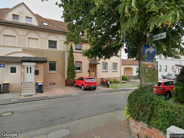 Zwangsversteigerung: Einfamilienhaus, Wegefläche, Garten in Duisburg, Vierlinden