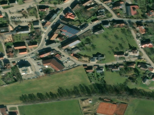 Zwangsversteigerung: Einfamilienhaus, Garage in Frankenhardt, Gründelhardt