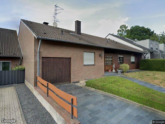 Zwangsversteigerung: Einfamilienhaus, intergrierte Doppelgarage in Bedburg, Pütz