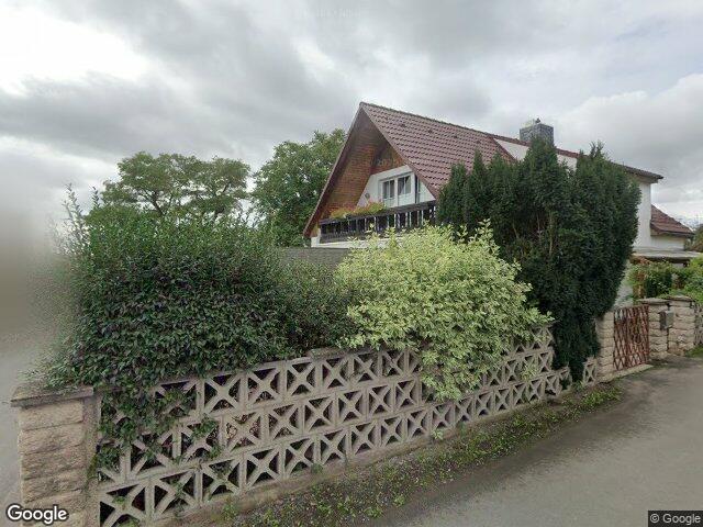 Zwangsversteigerung: Einfamilienhaus, mit rückwärtigem Wintergarten, sowie einer halben Doppelgarage in Erfurt, Bischleben