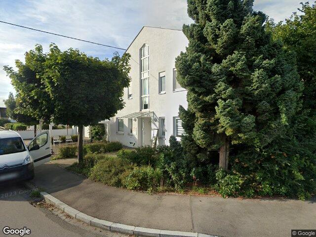 Zwangsversteigerung: Eigentumswohnung (3 bis 4 Zimmer), Garage in Kötz