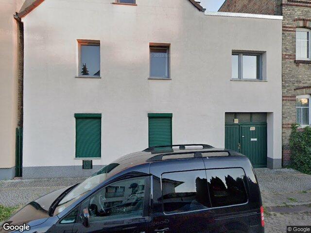 Zwangsversteigerung: Einfamilienhaus, Garage in Halle