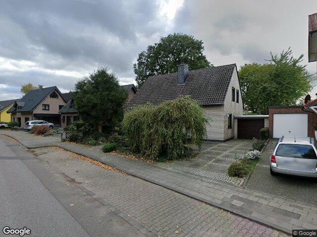 Zwangsversteigerung: Einfamiliendoppelhaushälfte mit Garage sowie einer rückwärtigen Grundstücksteilfläche als Gartenland bzw. Grünland in Mönchengladbach, Rheindahlen
