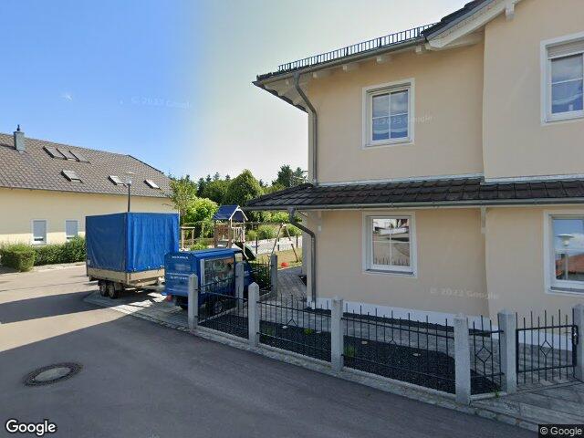 Zwangsversteigerung: Zweifamilienhaus, Garage in Pfeffenhausen