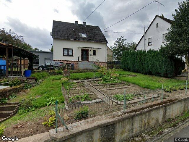 Zwangsversteigerung: Wohn-/Geschäftshaus, Garage in Geisfeld