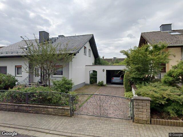 Zwangsversteigerung: Zweifamilienhaus in Hammersbach, Marköbel
