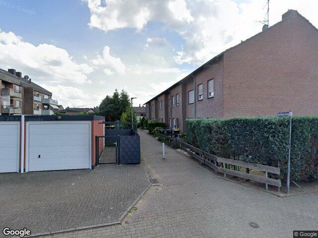 Zwangsversteigerung: Zweifamilienhaus, nebst PKW Doppelgarage, Reihengaragengrundstück in Goch