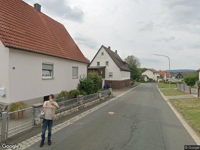 Zwangsversteigerung: Mehrfamilienhaus in Mainleus Schwarzach