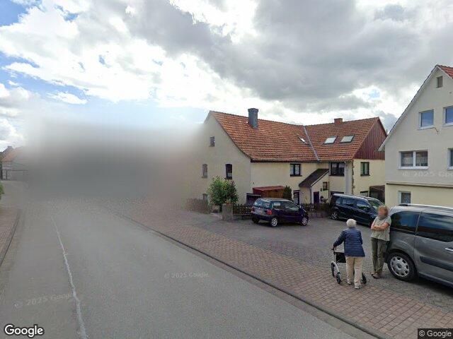Zwangsversteigerung: Mehrfamilienhaus, gewerblich genutztes Grundstück in Lichtenfels, Goddelsheim