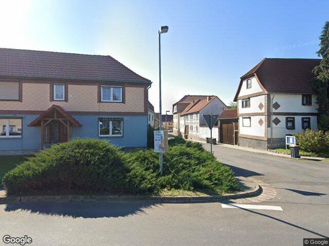 Zwangsversteigerung: Einfamilien-Wohnhaus mit Nebengebäuden in Helbedündorf , Toba