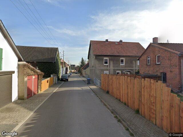 Zwangsversteigerung: Zweifamilienhaus in Flechtingen, OT Behnsdorf