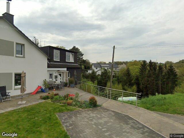 Zwangsversteigerung: Einfamilienhaus, Doppelhaushälfte, unbebautes Grundstück in Essen-Fischlaken