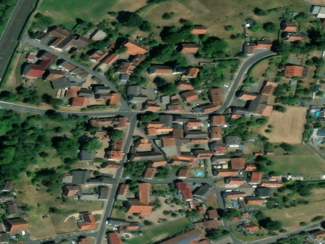 Zwangsversteigerung: Einfamilienhaus, Baugrundstück, land- und forstwirtschaftlich genutztes Grundstück in Haunetal, Neukirchen