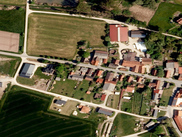Zwangsversteigerung: Wohnhaus, Scheune und Nebengebäude in Sugenheim