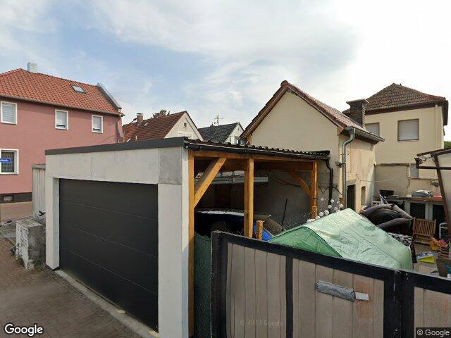 Zwangsversteigerung: Teil des Hofes, bebaut mit Garage in Ludwigshafen, Friesenheim