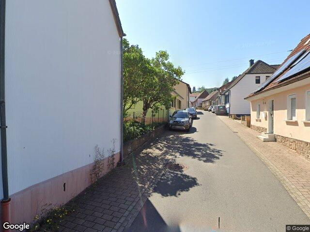 Zwangsversteigerung: Einfamilienhaus in Winnweiler, Hochstein