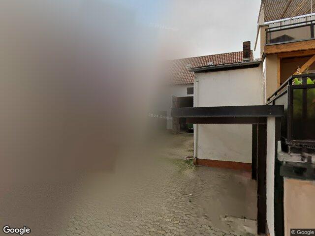Zwangsversteigerung: Massiv erstelltes, zweigeschossiges, grenzbebautes Wohnhaus in Mülheim-Kärlich