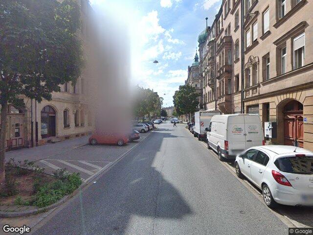 Zwangsversteigerung: Kfz-Stellplatz, 2 Zimmer Wohnung samt Kellerraum in Fürth