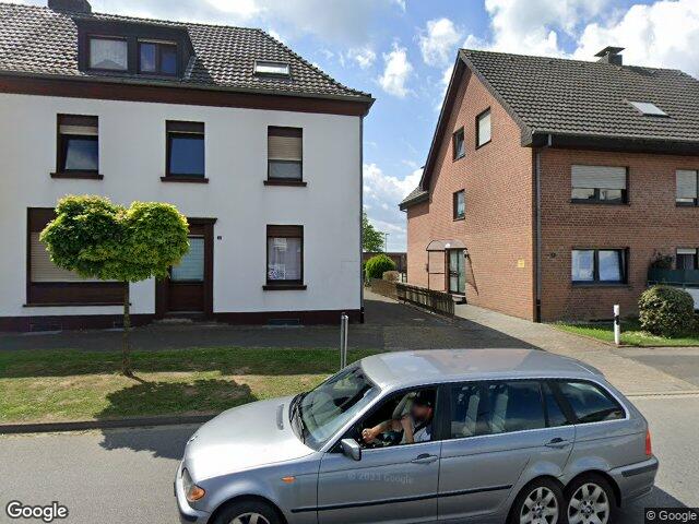 Zwangsversteigerung: Dreifamilienhaus in Bedburg-Hau, Hau