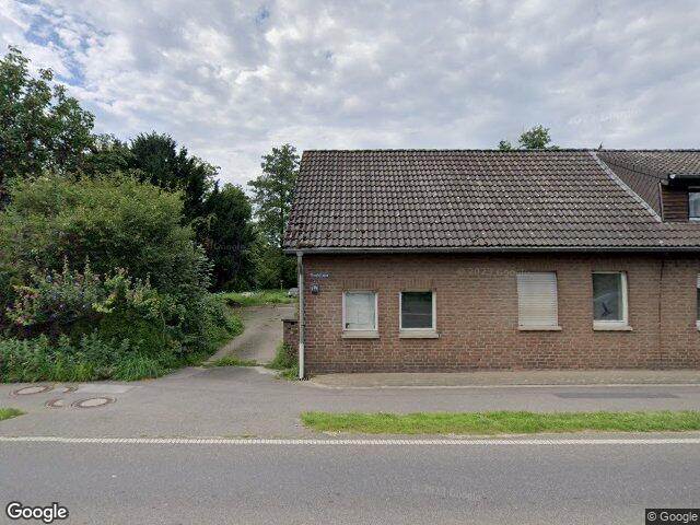 Zwangsversteigerung: Zweifamilienhaus mit einer Garage in Willich, Neersen