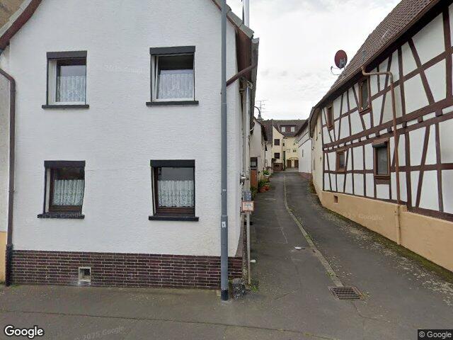 Zwangsversteigerung: Zweifamilienhaus in Niddatal, Bönstadt