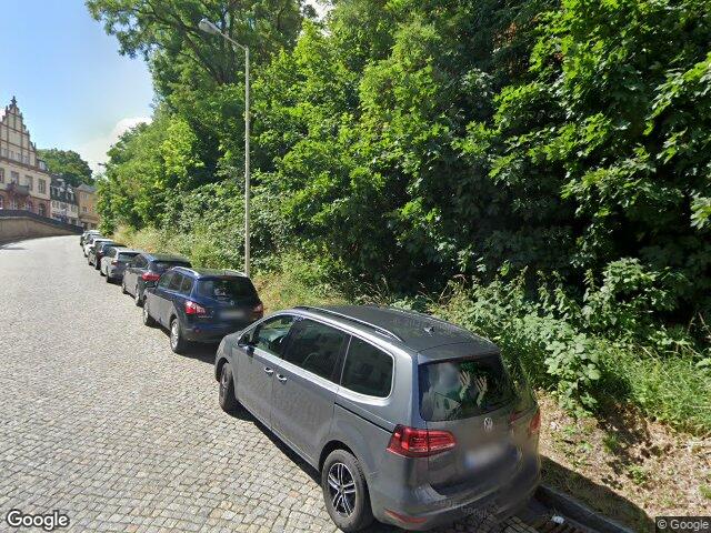 Zwangsversteigerung: Grundstück bebaut mit Kellerrohbau in Glauchau