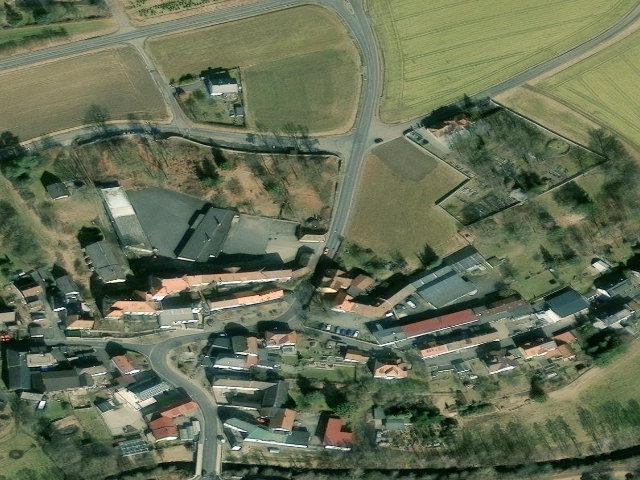 Zwangsversteigerung: Reiheneckhaus als Zweifamilienwohnhaus und Einzelgarage in Marktredwitz