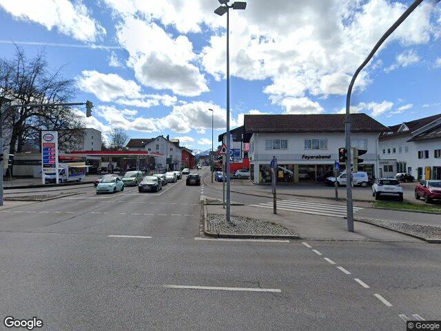 Zwangsversteigerung: Eigentumswohnung (3 bis 4 Zimmer), Kfz-Stellplatz (Tiefgarage) in Sonthofen