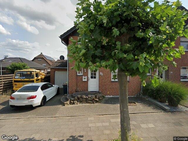 Zwangsversteigerung: Garage, Doppelhaushälfte in Bedburg
