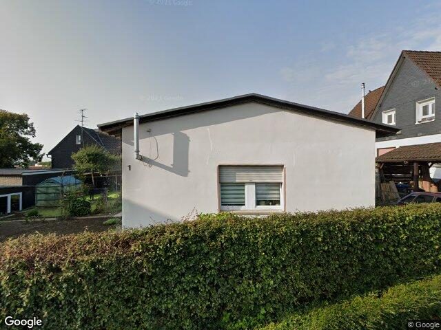Zwangsversteigerung: Zweifamilienhaus, Einfamilienhaus, EFH mit mehreren Holzschuppen, ZFH mit Schuppen- und Carportanbauten in Wermelskirchen, Niederwermelskirchen
